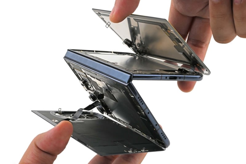 iPhone Duo Teardown | daily.dev