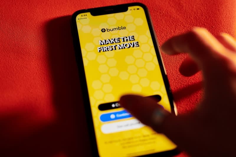 Bumble adds AI-powered photo feedback and profile...