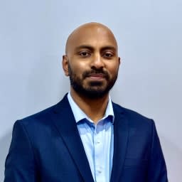 Tech Dummies - Narendra L's image